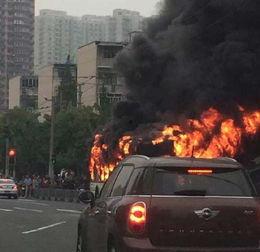 上海国产公交车事故视频,惊魂一幕引发安全反思